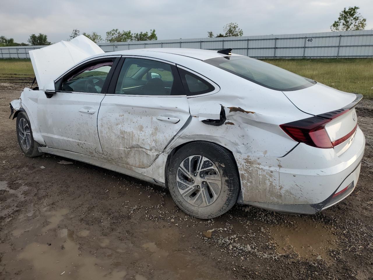 2023 Hyundai Sonata Hybrid - Image 2