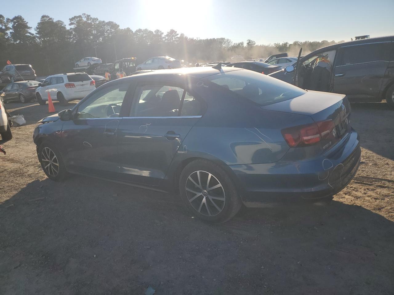2017 Volkswagen Jetta Se - Фото 2