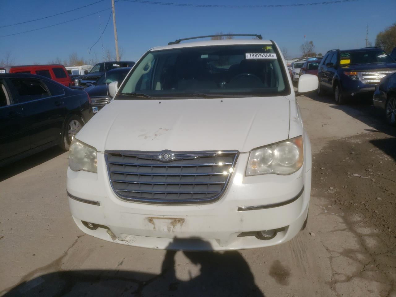 2010 Chrysler Town & Country Touring - Image 5