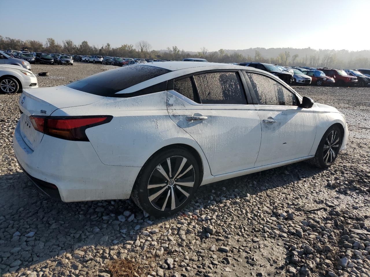 2020 Nissan Altima Sr - Фото 3