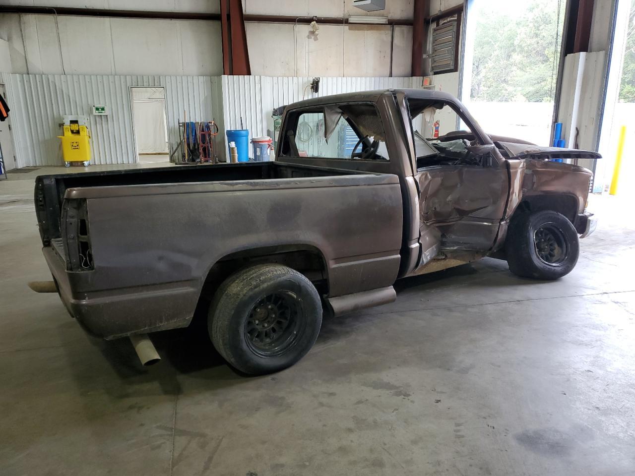 1992 Chevrolet Gmt-400 C1500 - Image 3