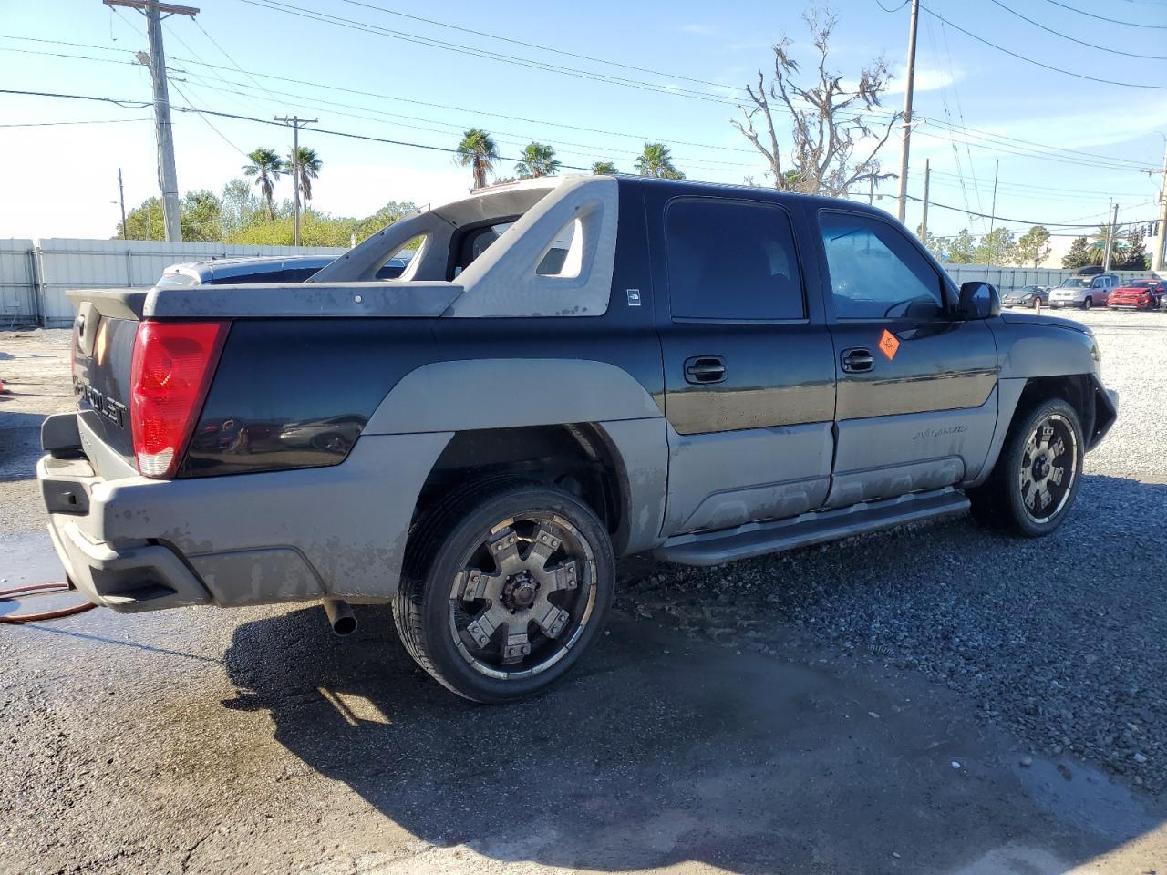 2002 Chevrolet Avalanche K1500 - Image 3