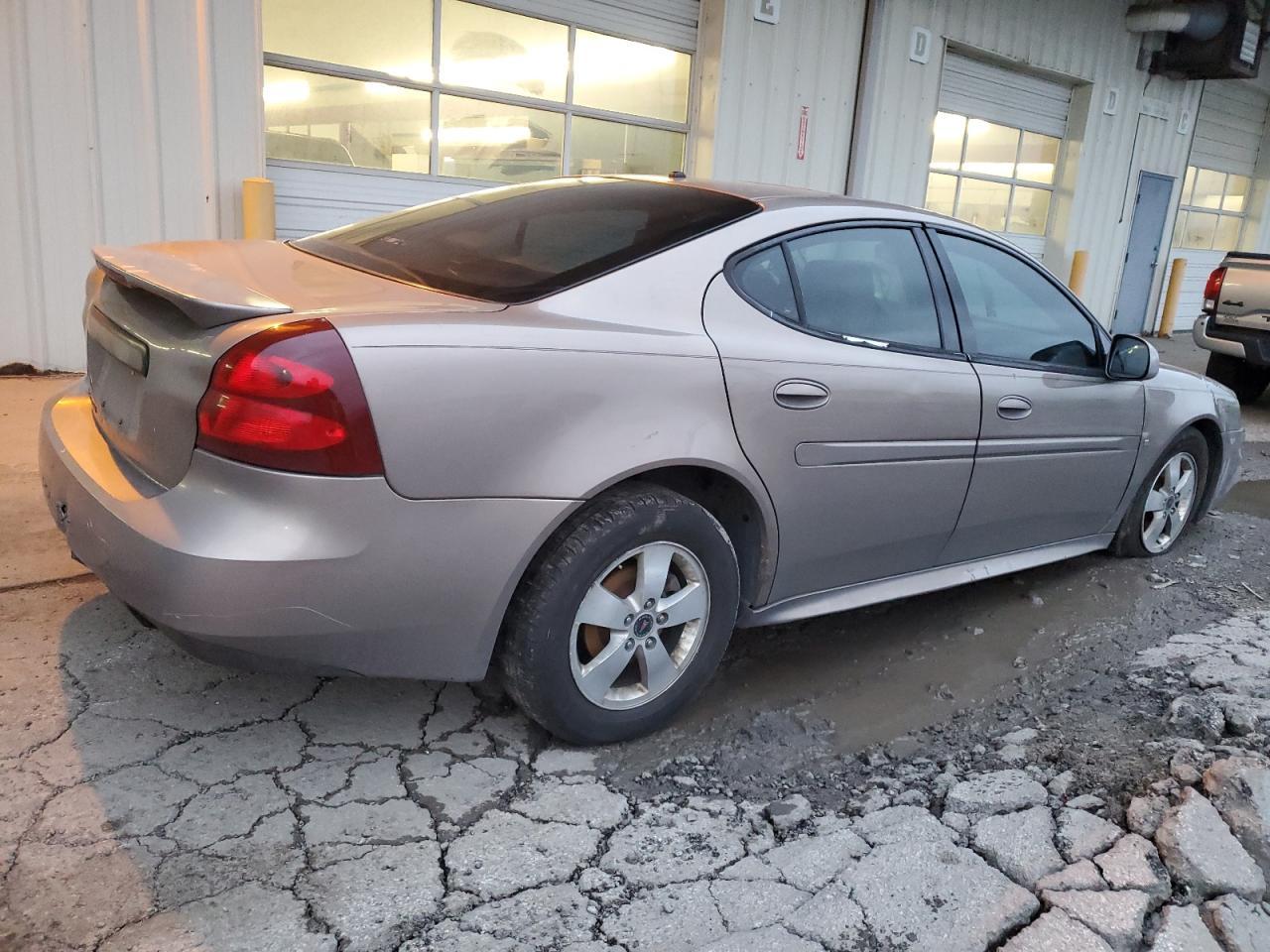 2007 Pontiac Grand Prix - Image 3