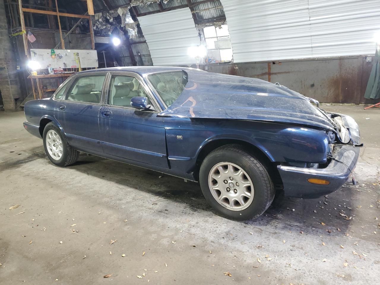 2002 Jaguar Xj8 - Image 4