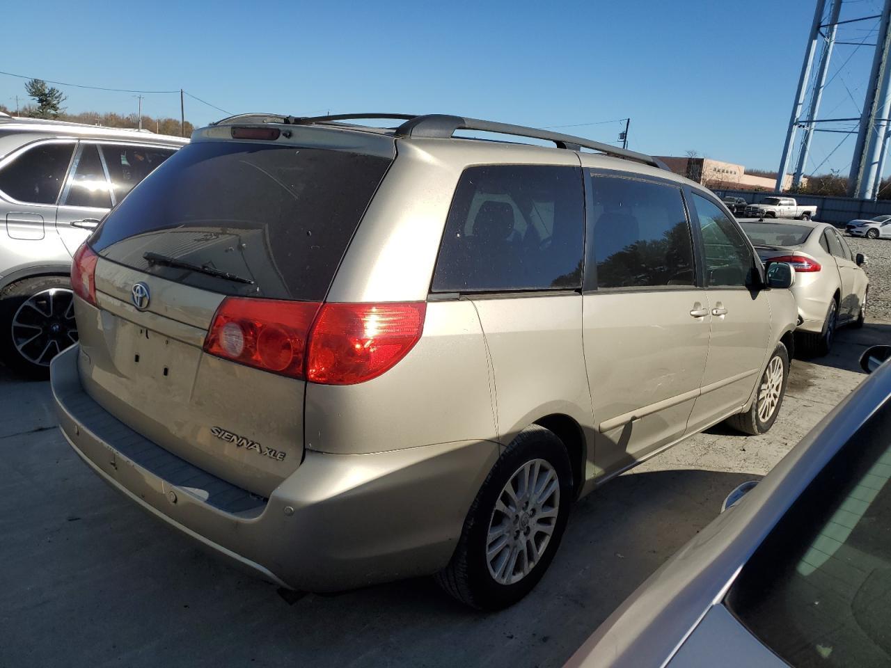 2010 Toyota Sienna Xle - Image 3