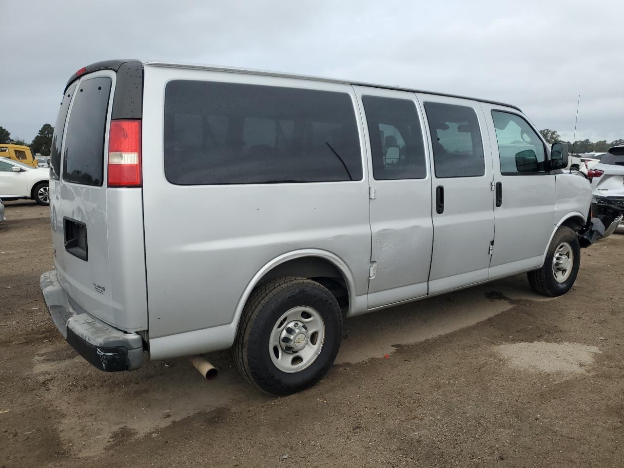 2014 Chevrolet Express G2500 Ls - Image 3