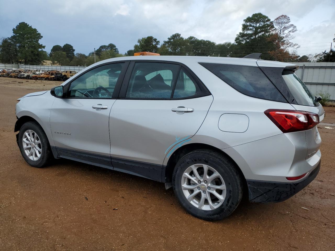 2021 Chevrolet Equinox Ls - Фото 2
