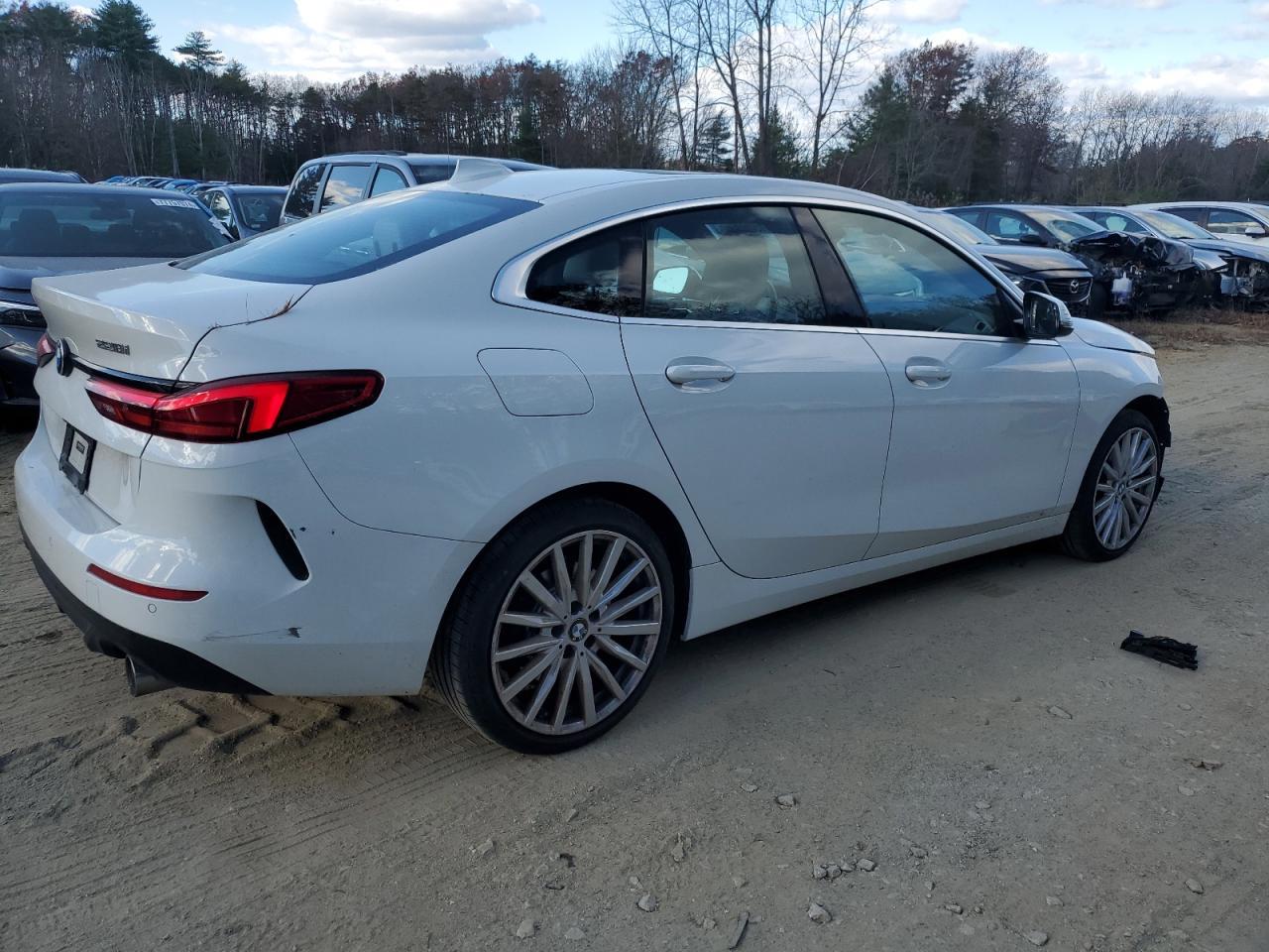 2021 BMW 228Xi - Фото 3