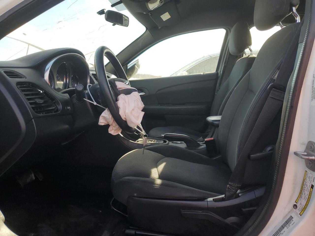 2014 Chrysler 200 Lx - Фото 7