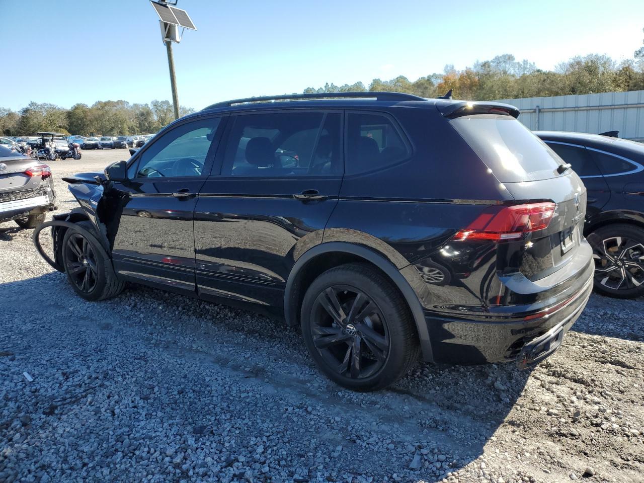 2023 Volkswagen Tiguan Se R-Line Black - Image 2