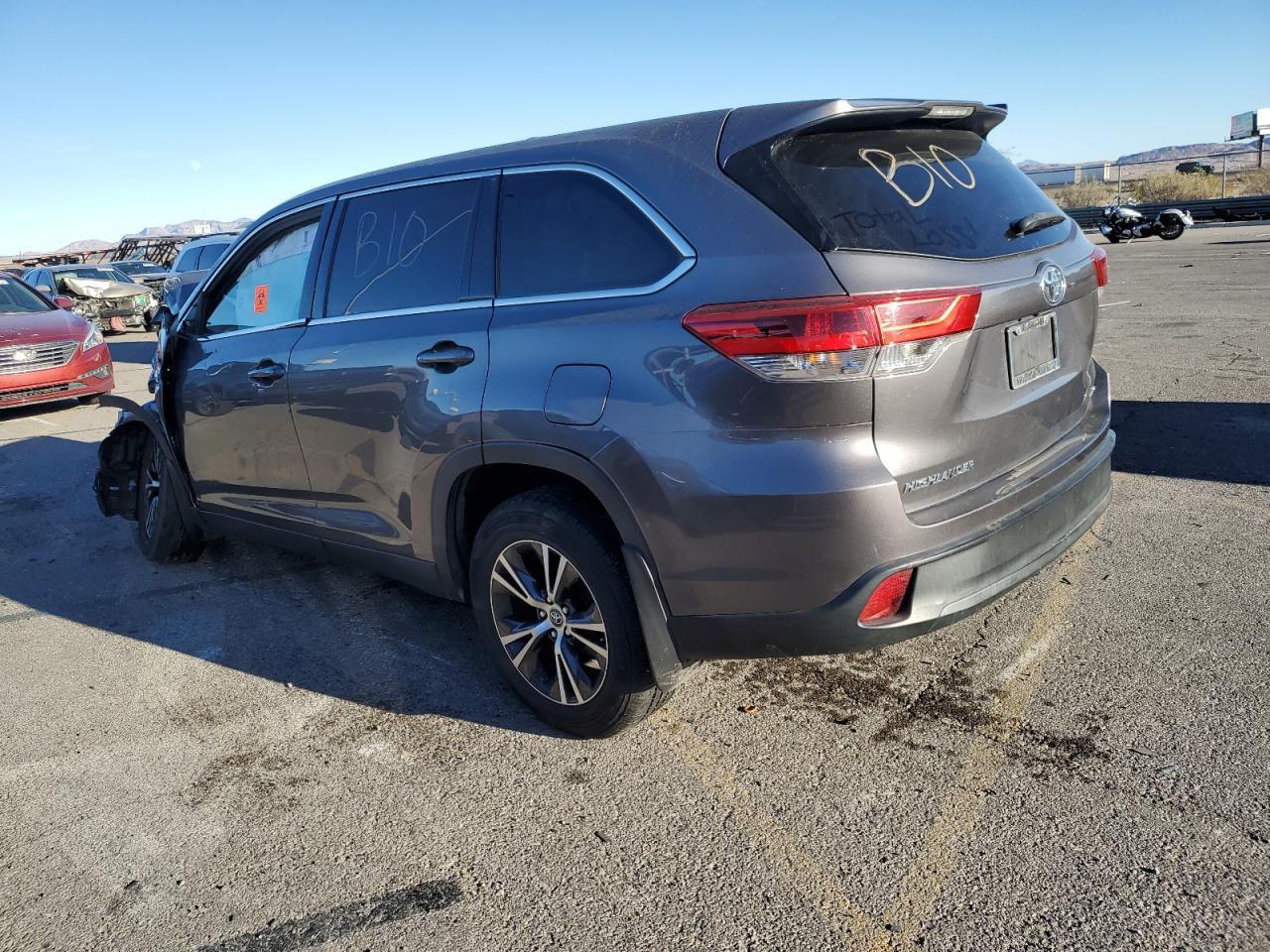 2019 Toyota Highlander Le - Фото 2