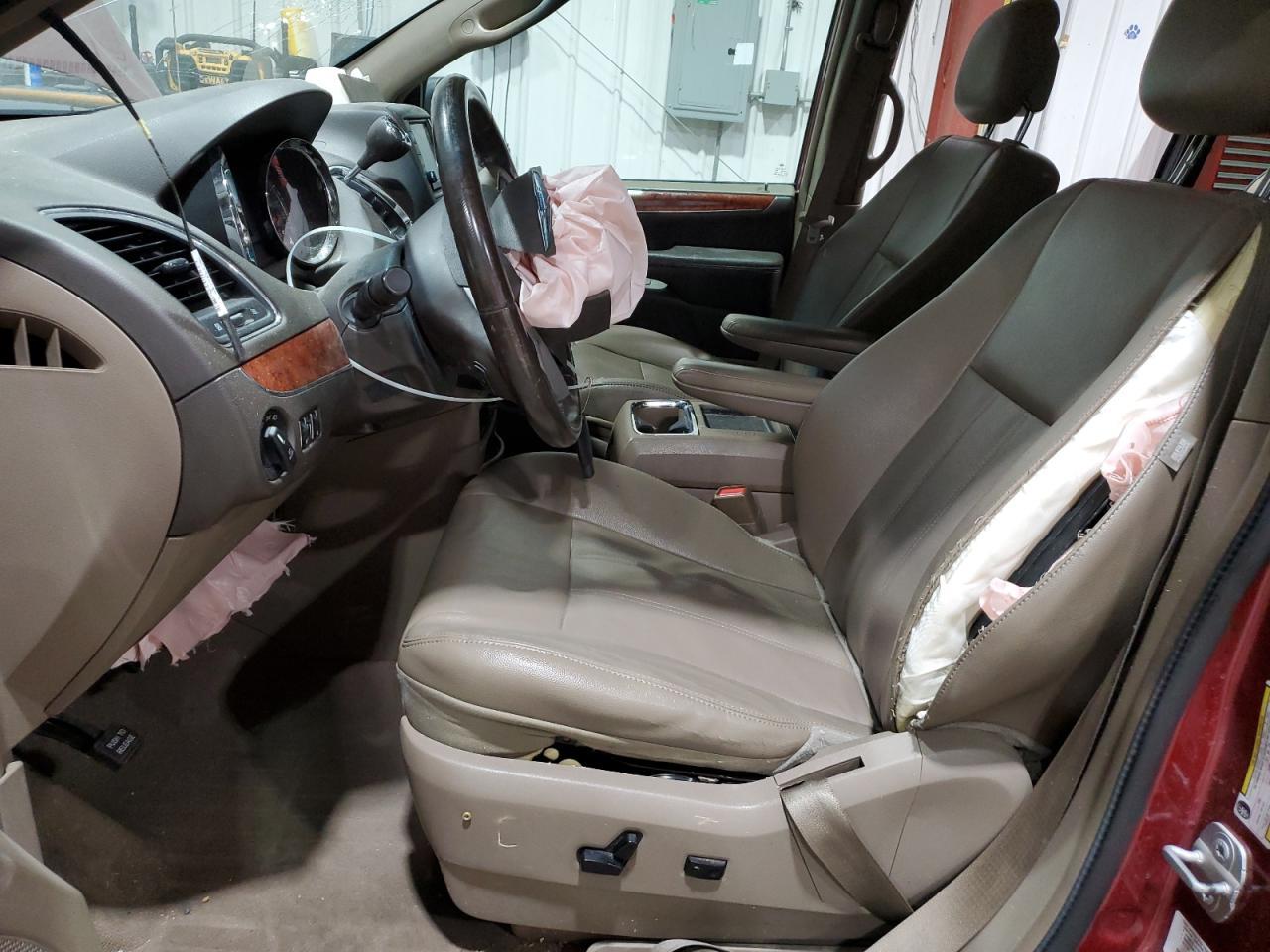 2014 Chrysler Town & Country Touring - Фото 7