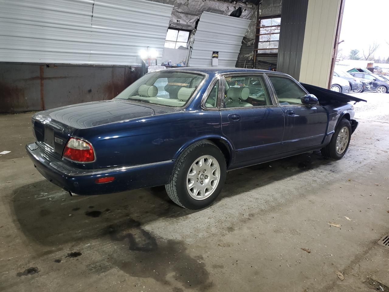 2002 Jaguar Xj8 - Image 3