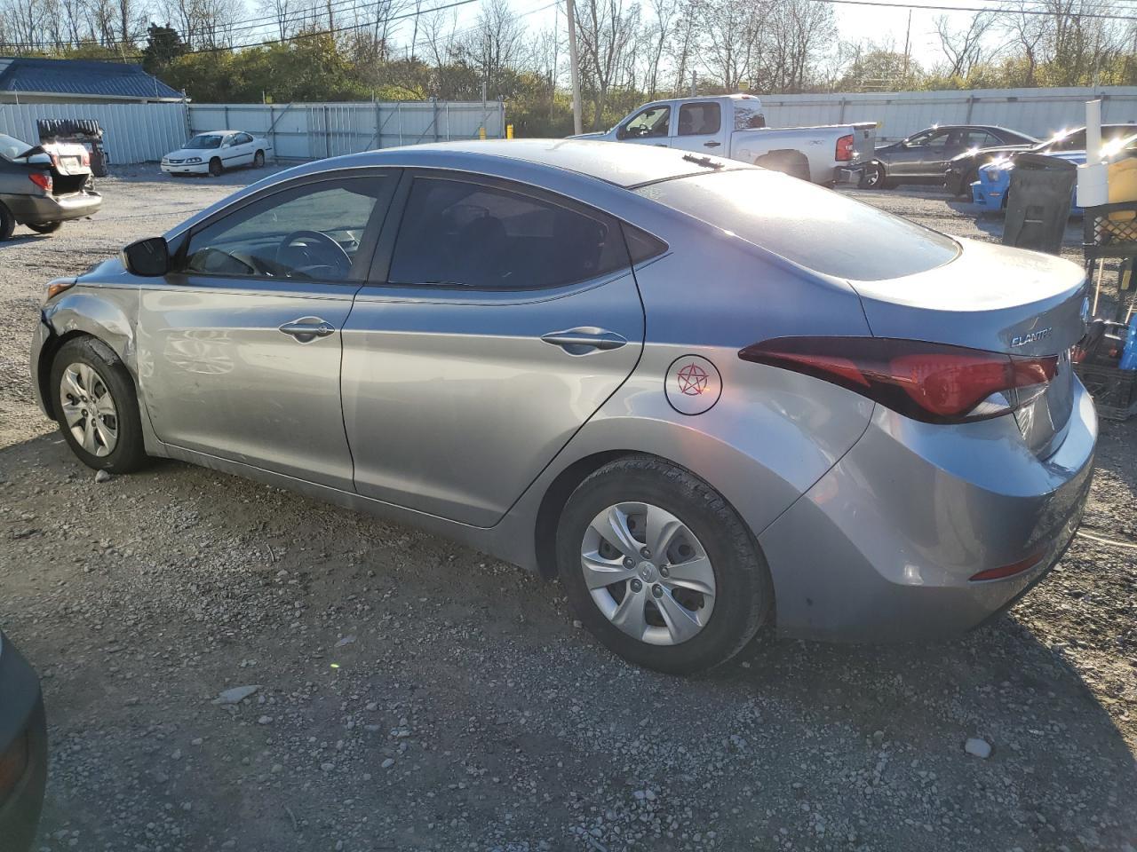 2016 Hyundai Elantra Se - Image 2