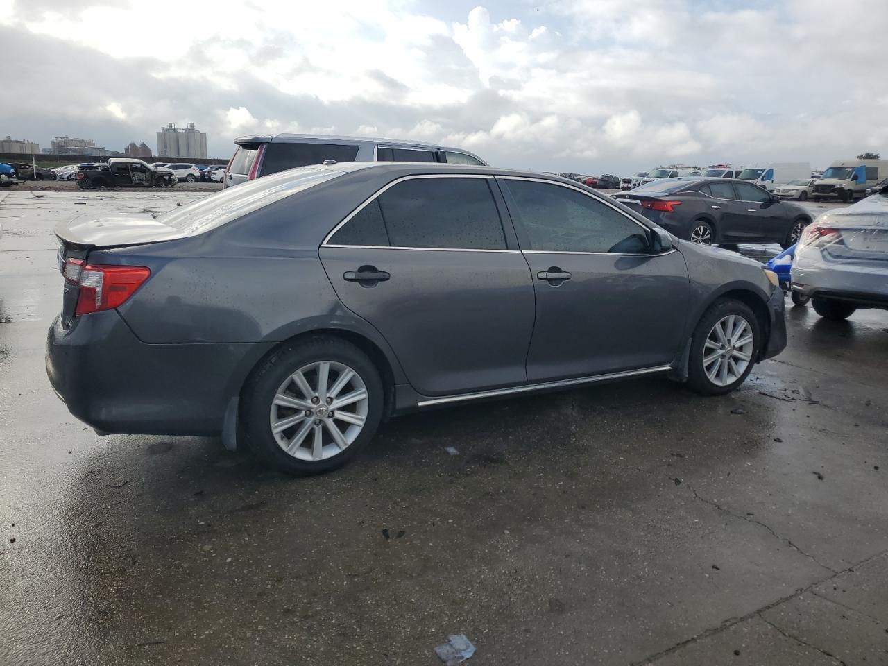 2012 Toyota Camry Base - Фото 3