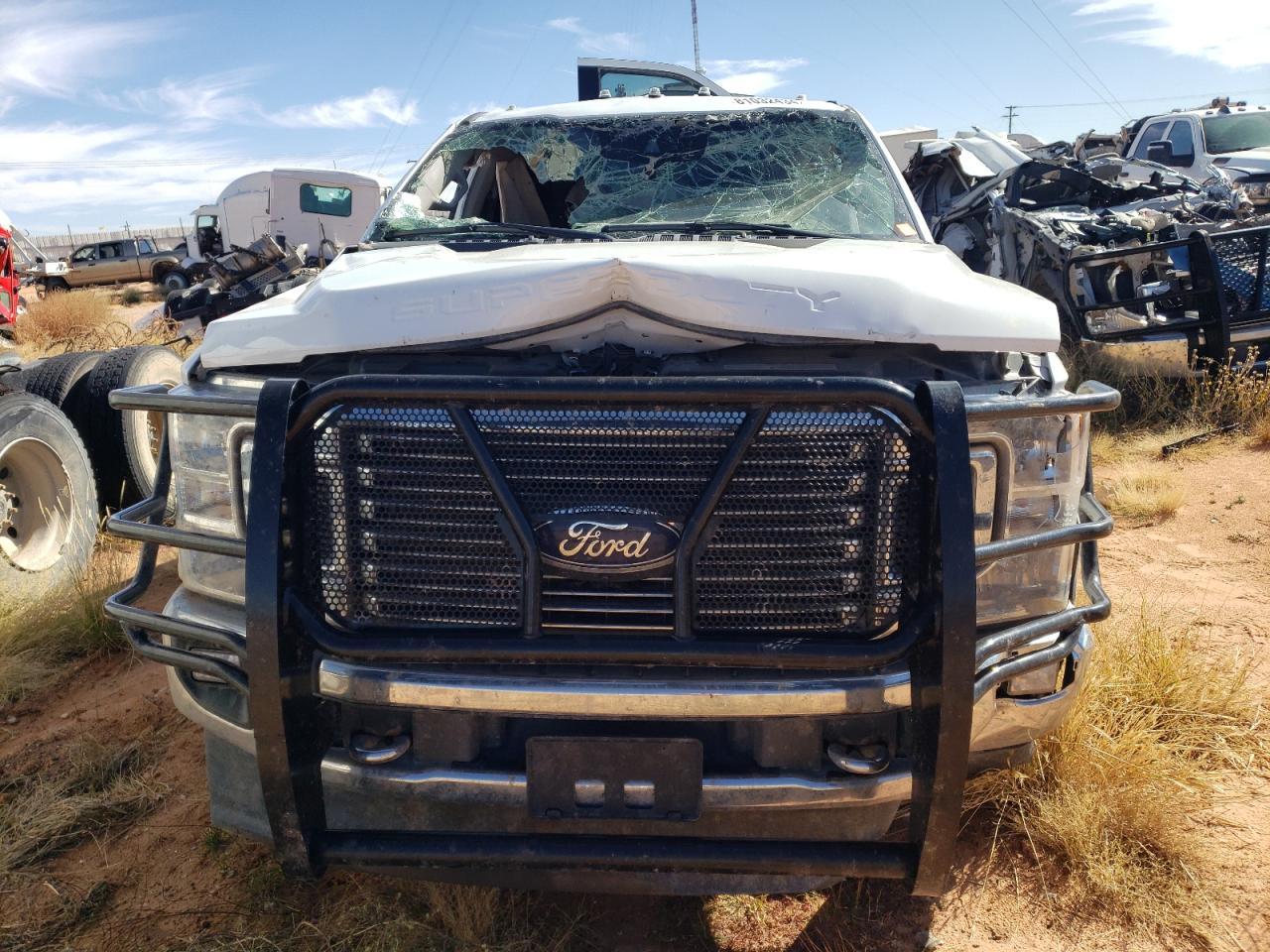 2022 Ford F350 Super Duty - Image 5