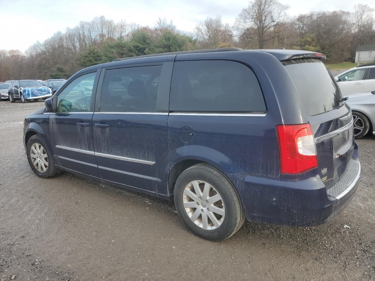 2014 Chrysler Town & Country Touring - Фото 2