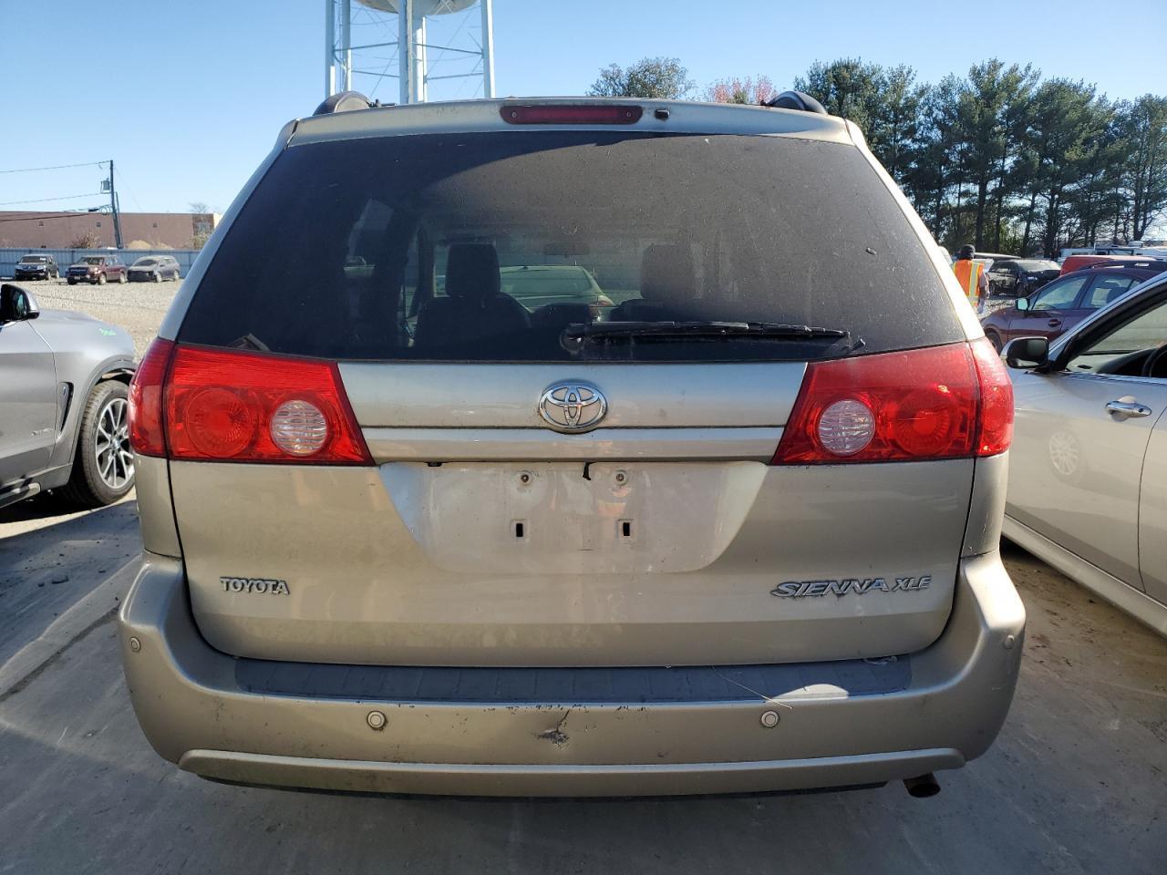 2010 Toyota Sienna Xle - Image 6