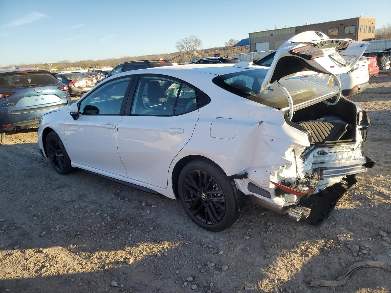 2025 Toyota Camry - Фото 2