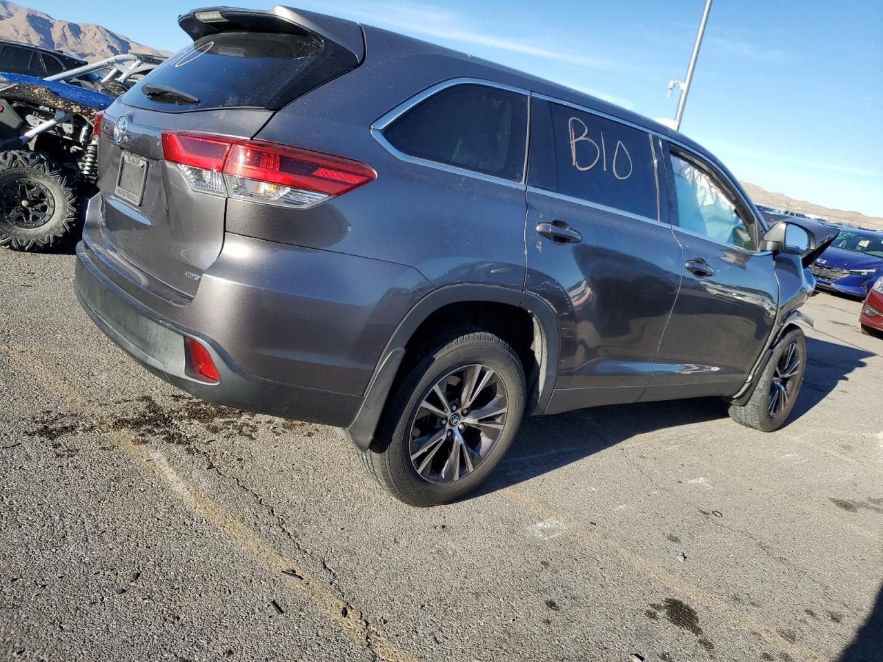 2019 Toyota Highlander Le - Фото 3