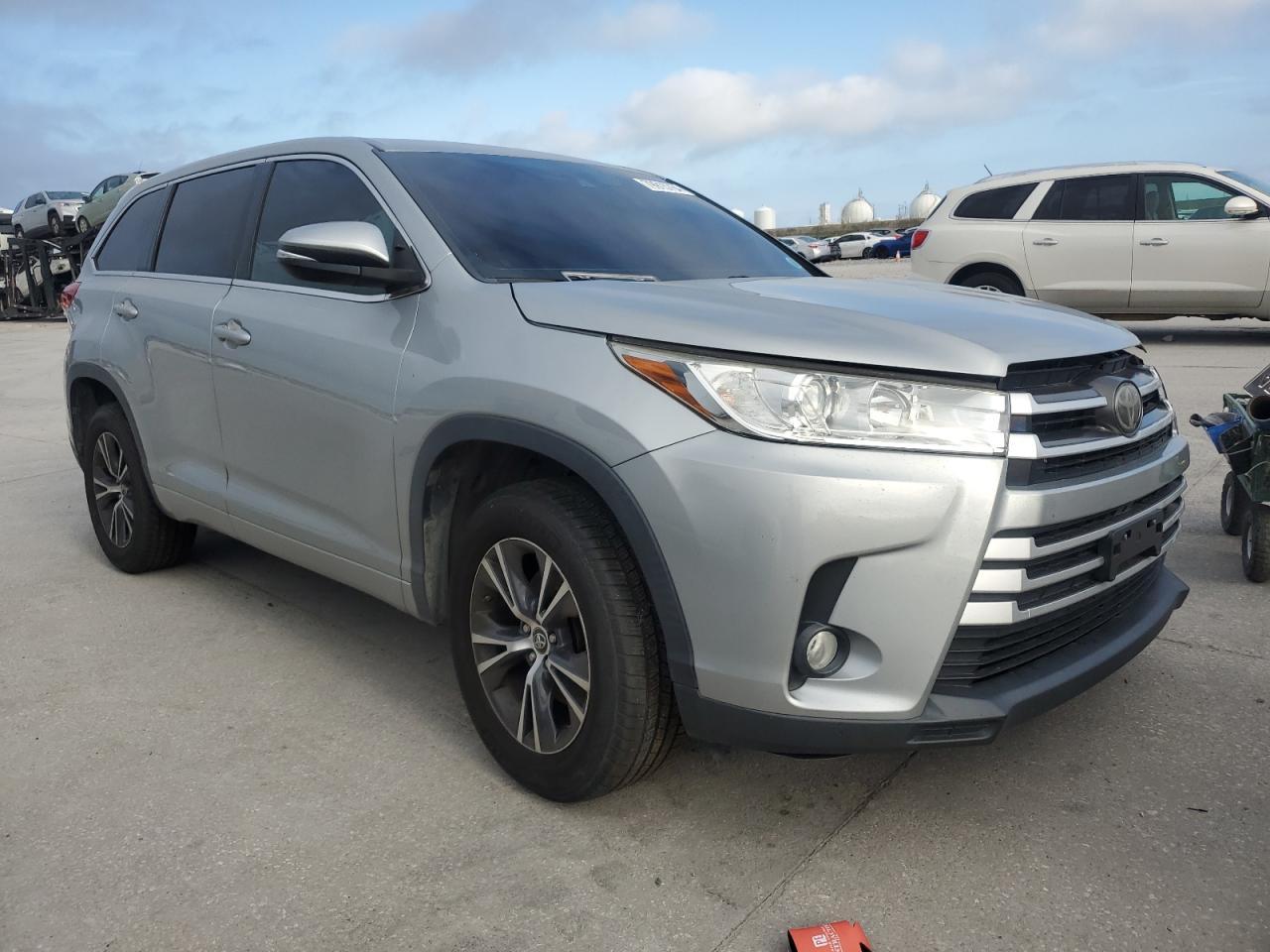 2017 Toyota Highlander Le - Image 4