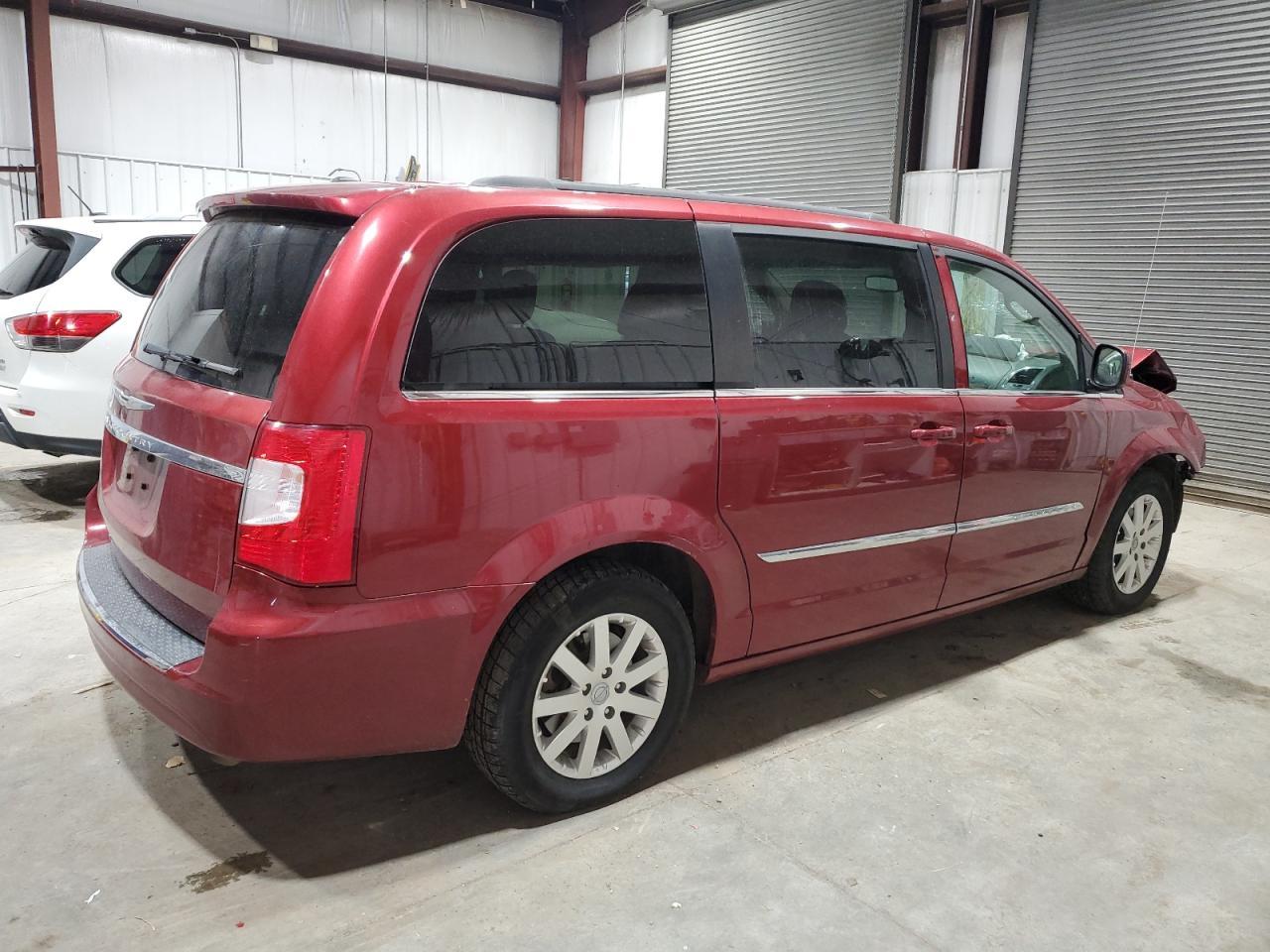 2014 Chrysler Town & Country Touring - Фото 3