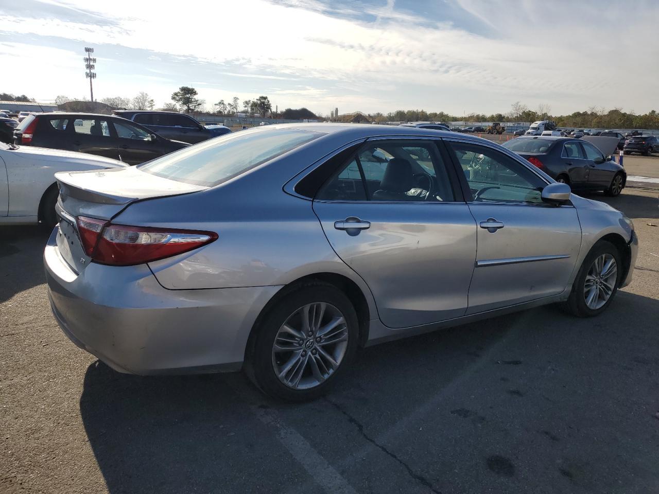 2017 Toyota Camry Le - Фото 3