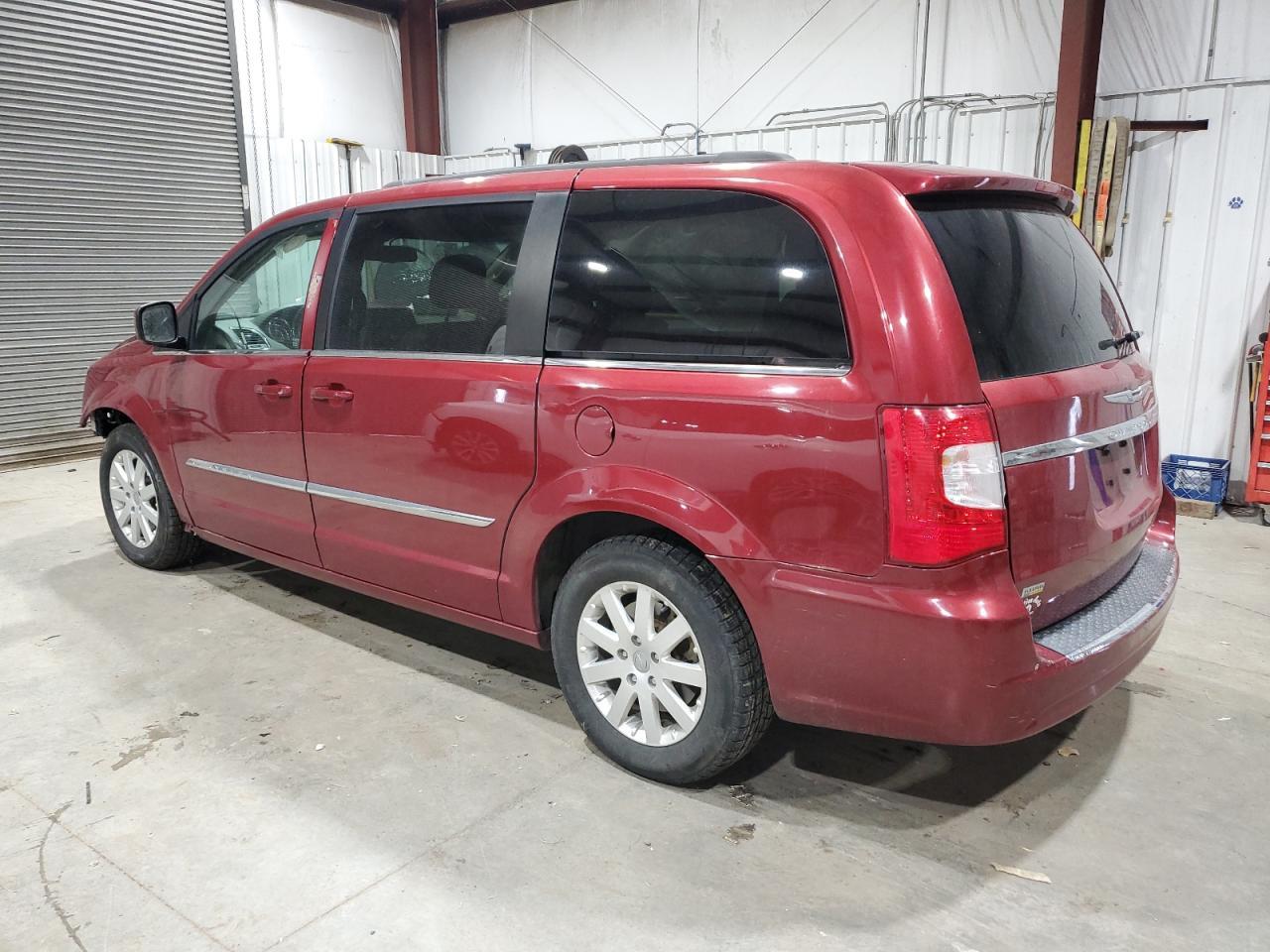 2014 Chrysler Town & Country Touring - Фото 2