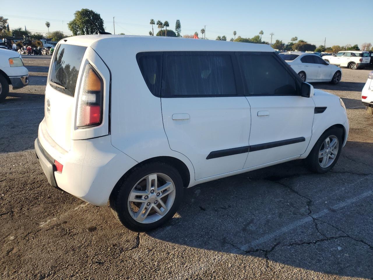 2010 Kia Soul + - Фото 3