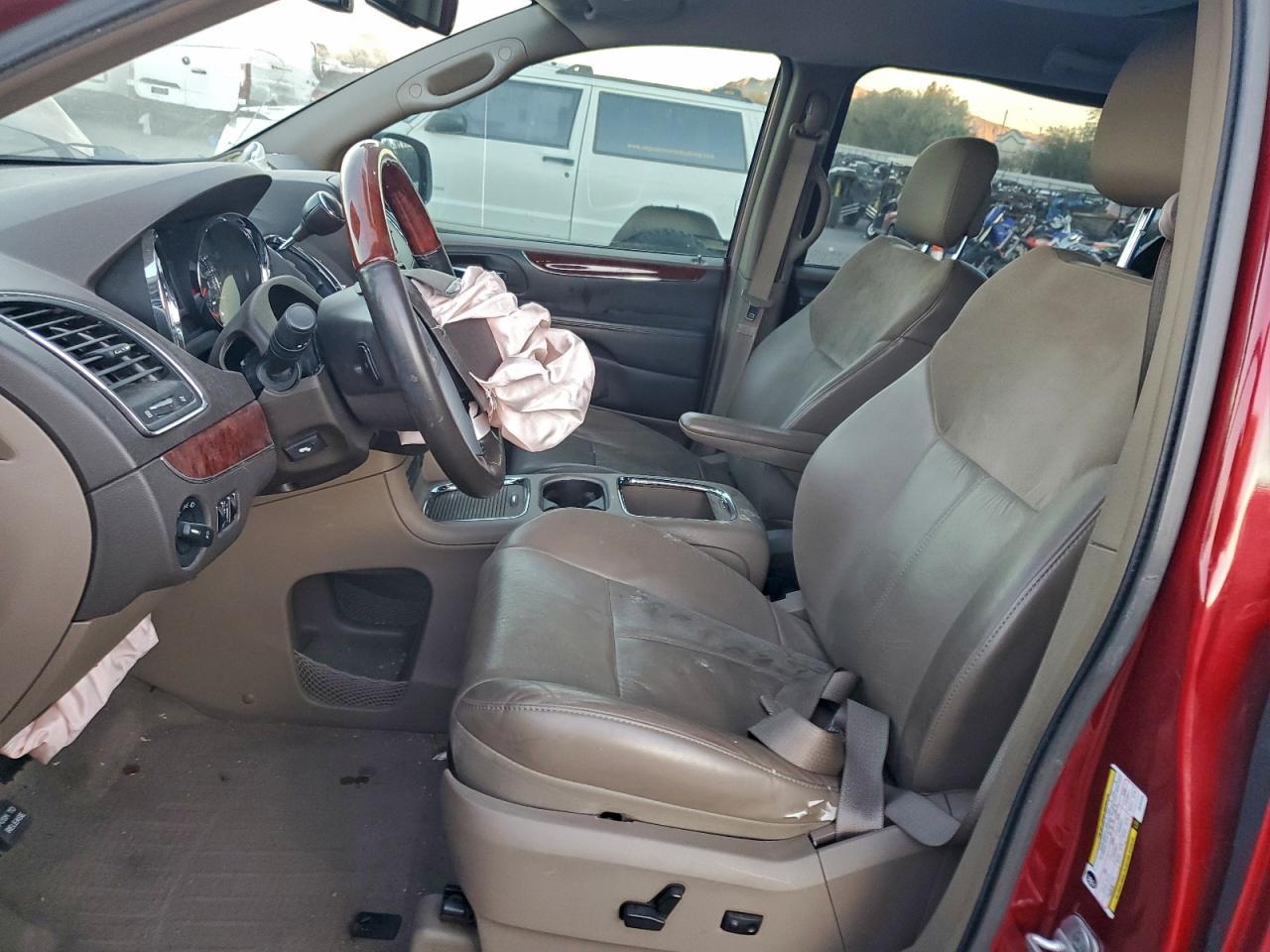 2012 Chrysler Town & Country Limited - Фото 7