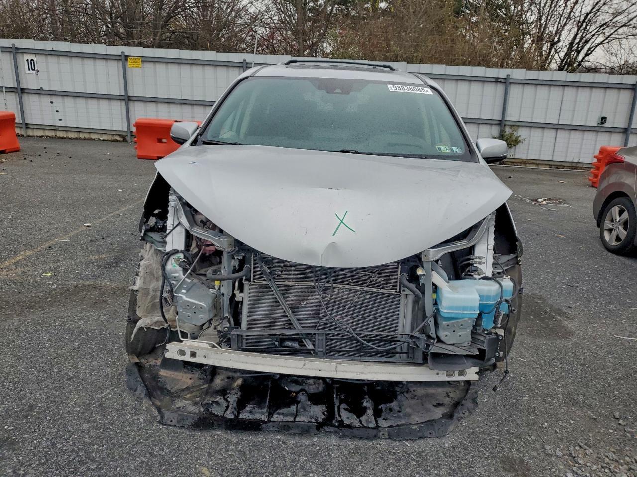 2022 Toyota Sienna Limited - Фото 5