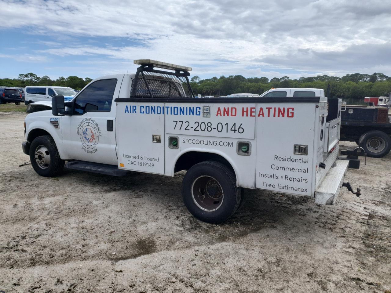 2010 Ford F350 Super Duty Utility / Service Truck - Фото 2