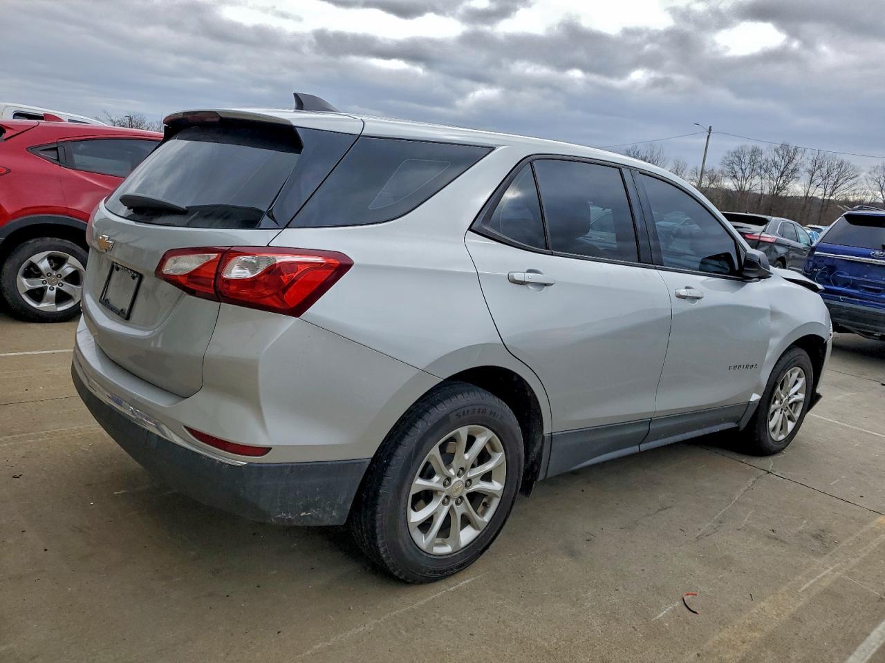 2018 Chevrolet Equinox Ls - Фото 3