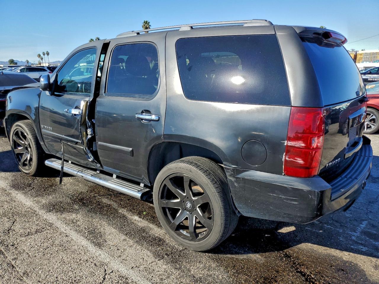2008 Chevrolet Tahoe C1500 - Image 2