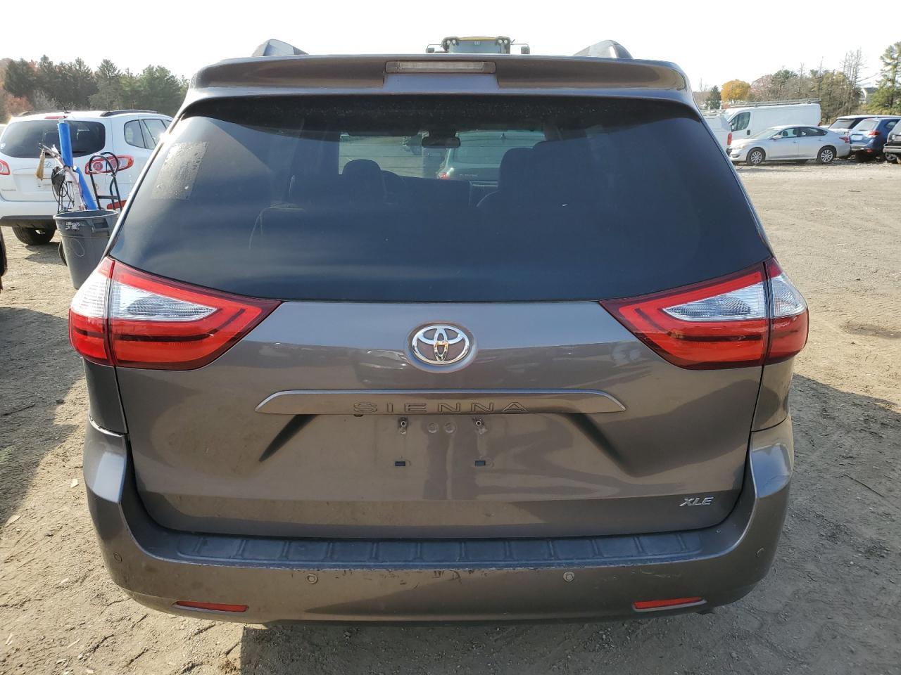 2017 Toyota Sienna Xle - Фото 6