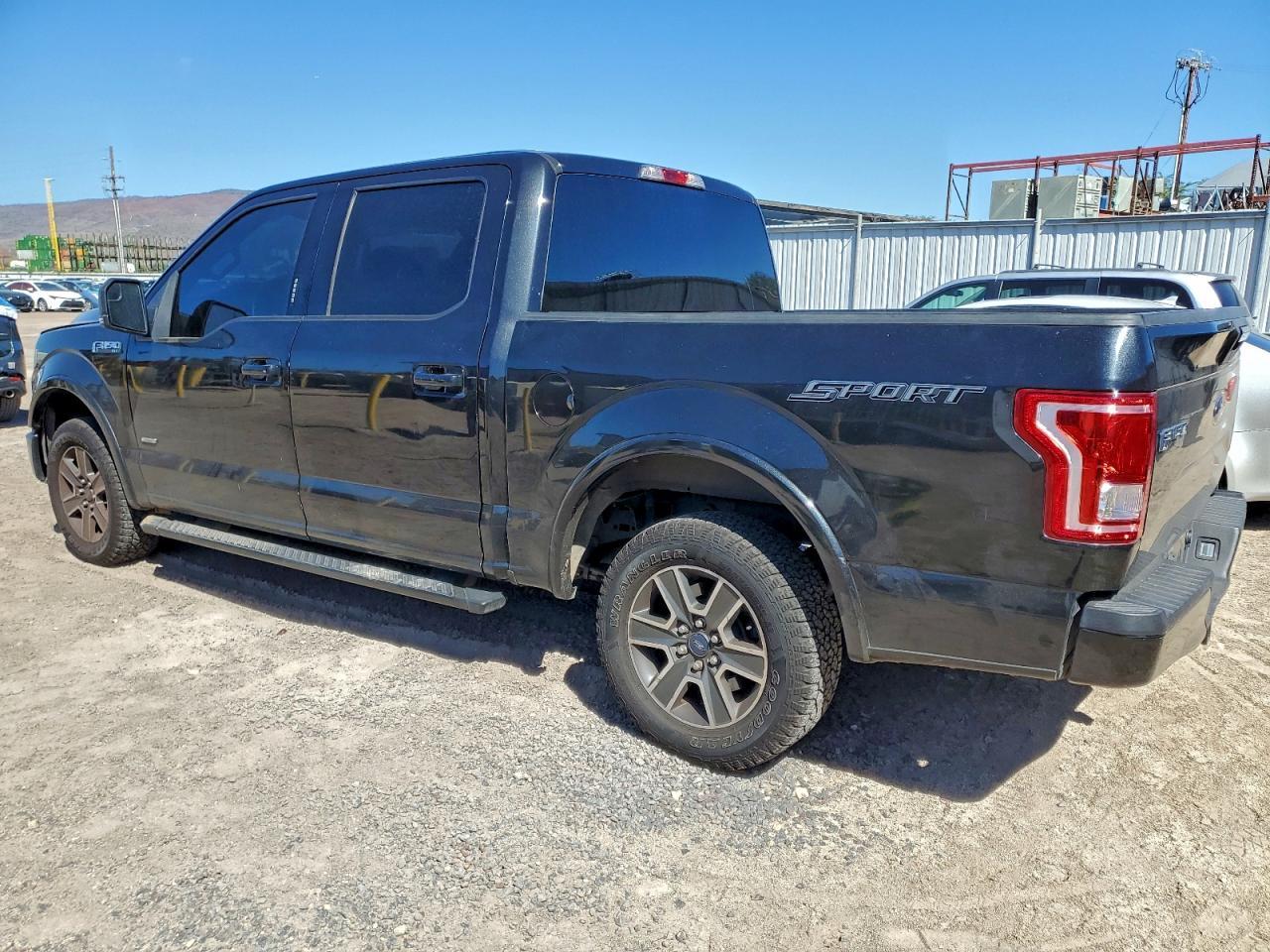 2015 Ford F150 Supercrew - Фото 2