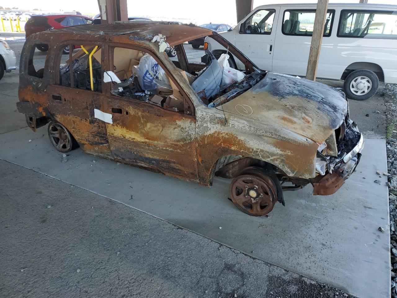 2002 Chevrolet Tracker - Image 4
