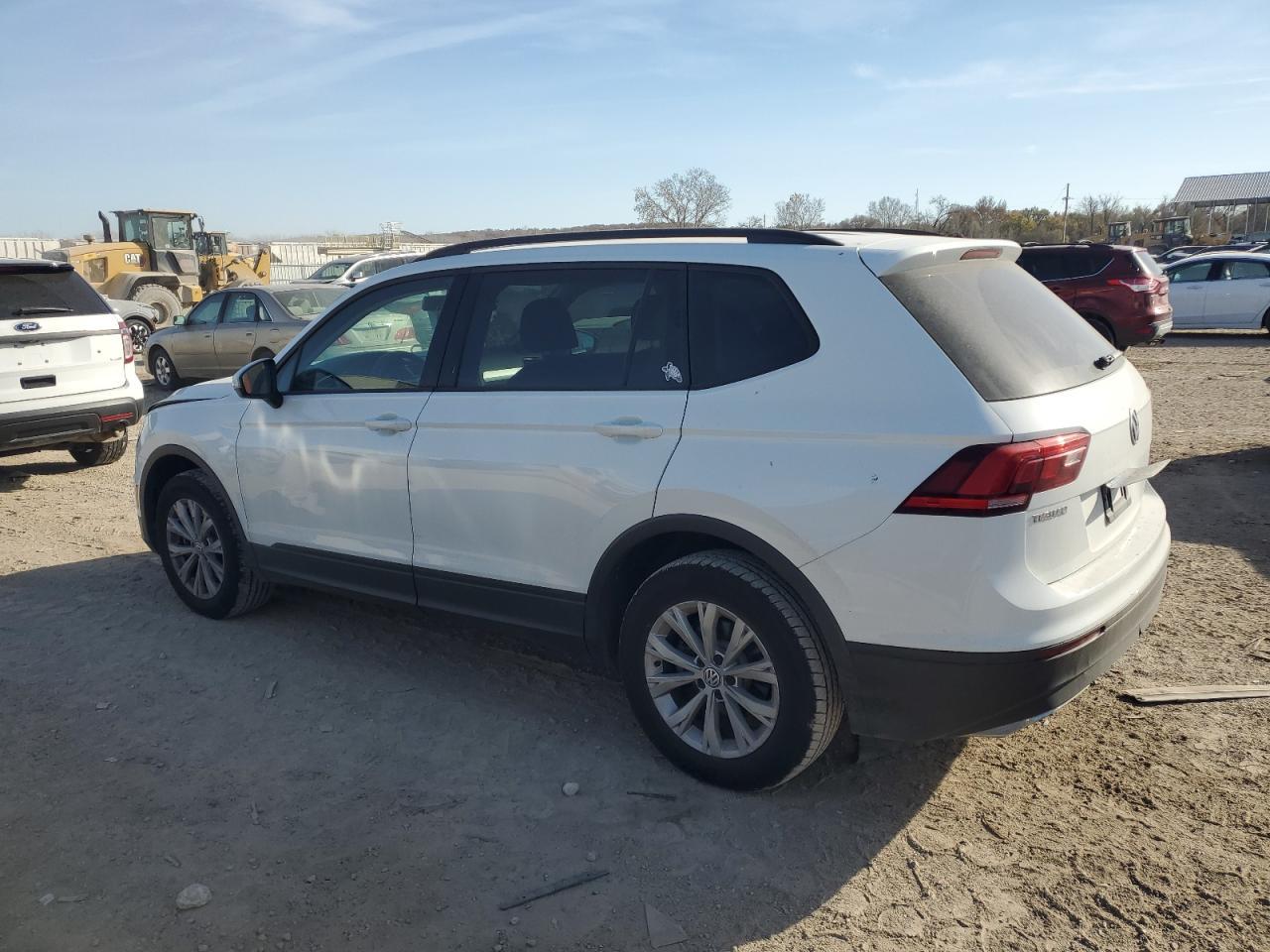 2019 Volkswagen Tiguan S - Фото 2