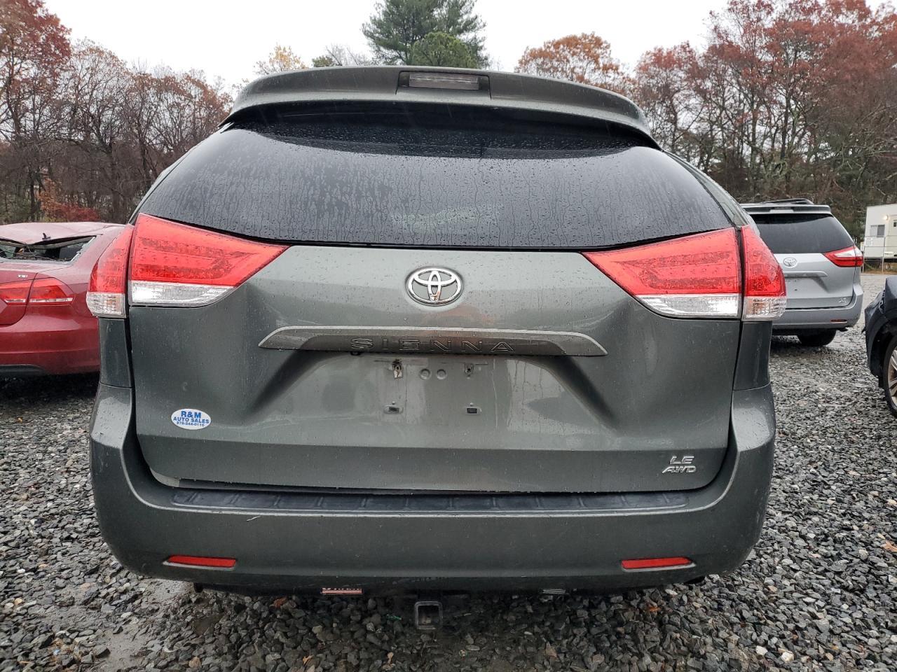 2014 Toyota Sienna Le 7-Passenger - Фото 6