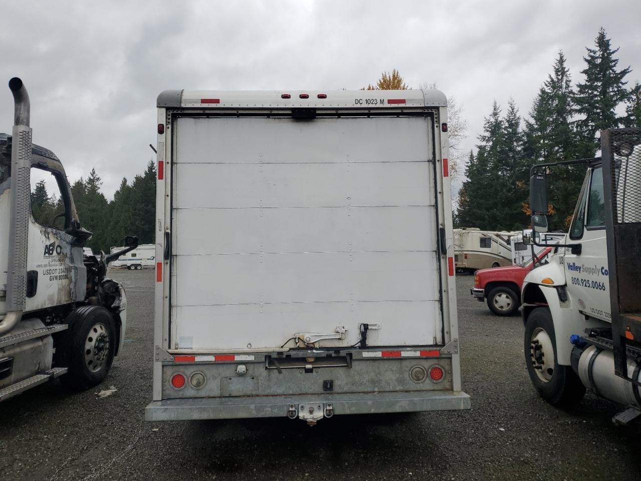 2006 Ford E450 Box Truck - Image 6