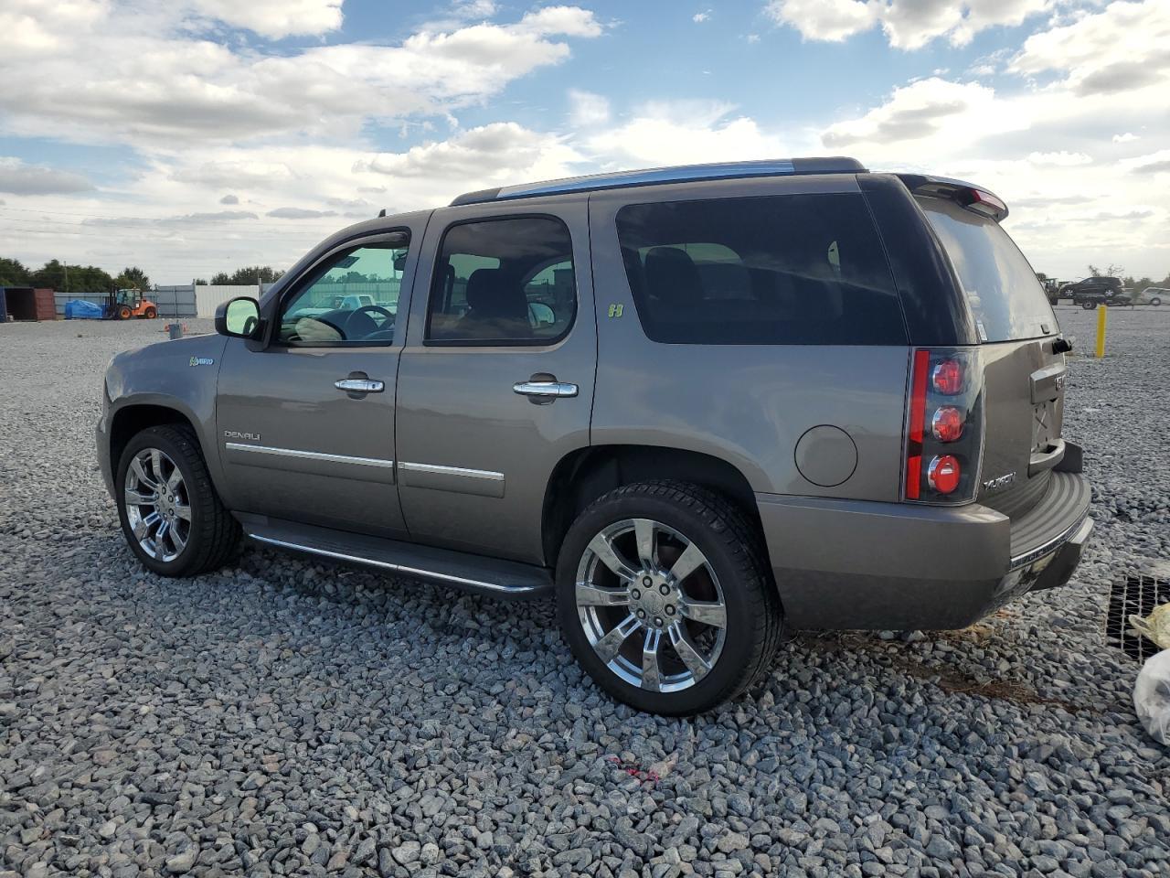 2012 GMC Yukon Denali Hybrid - Фото 2