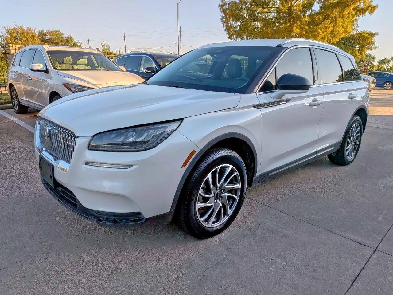 2022 Lincoln Corsair - Фото 2