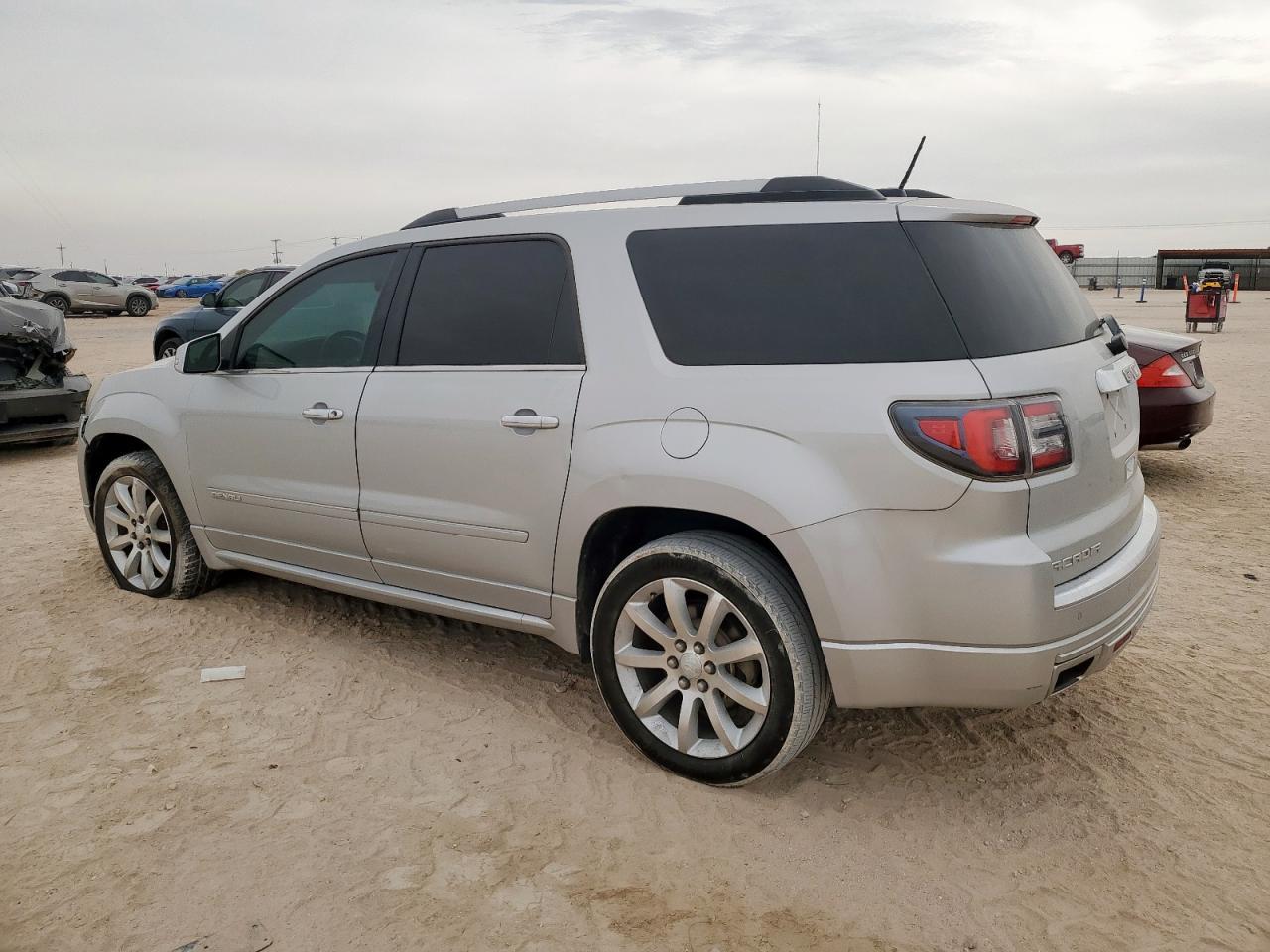 2016 GMC Acadia Denali - Фото 2