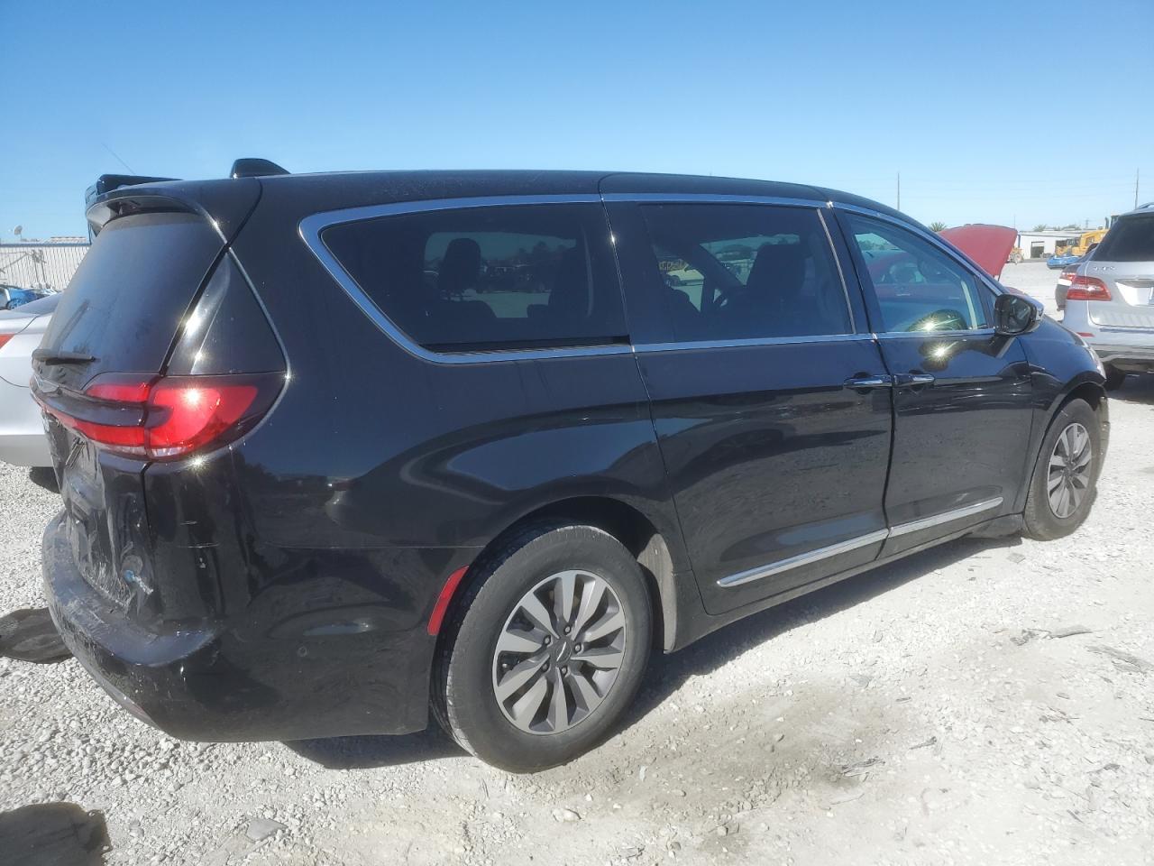 2022 Chrysler Pacifica Hybrid Limited - Фото 3