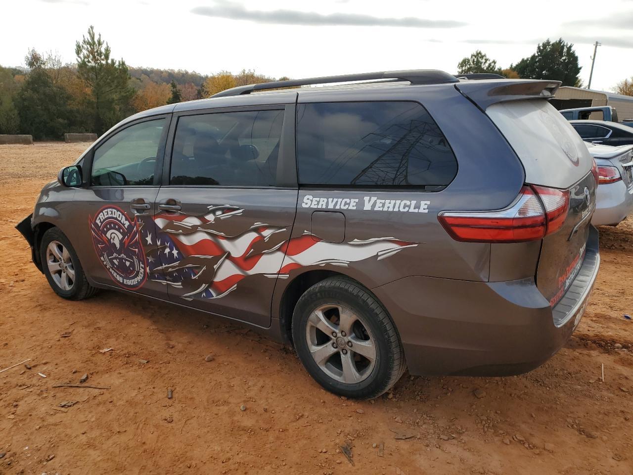 2017 Toyota Sienna Le - Фото 2
