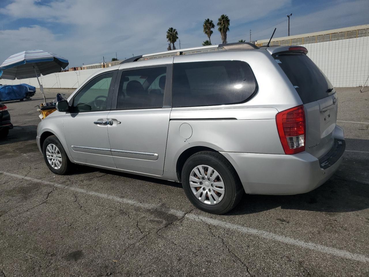 2012 Kia Sedona Ex - Фото 2