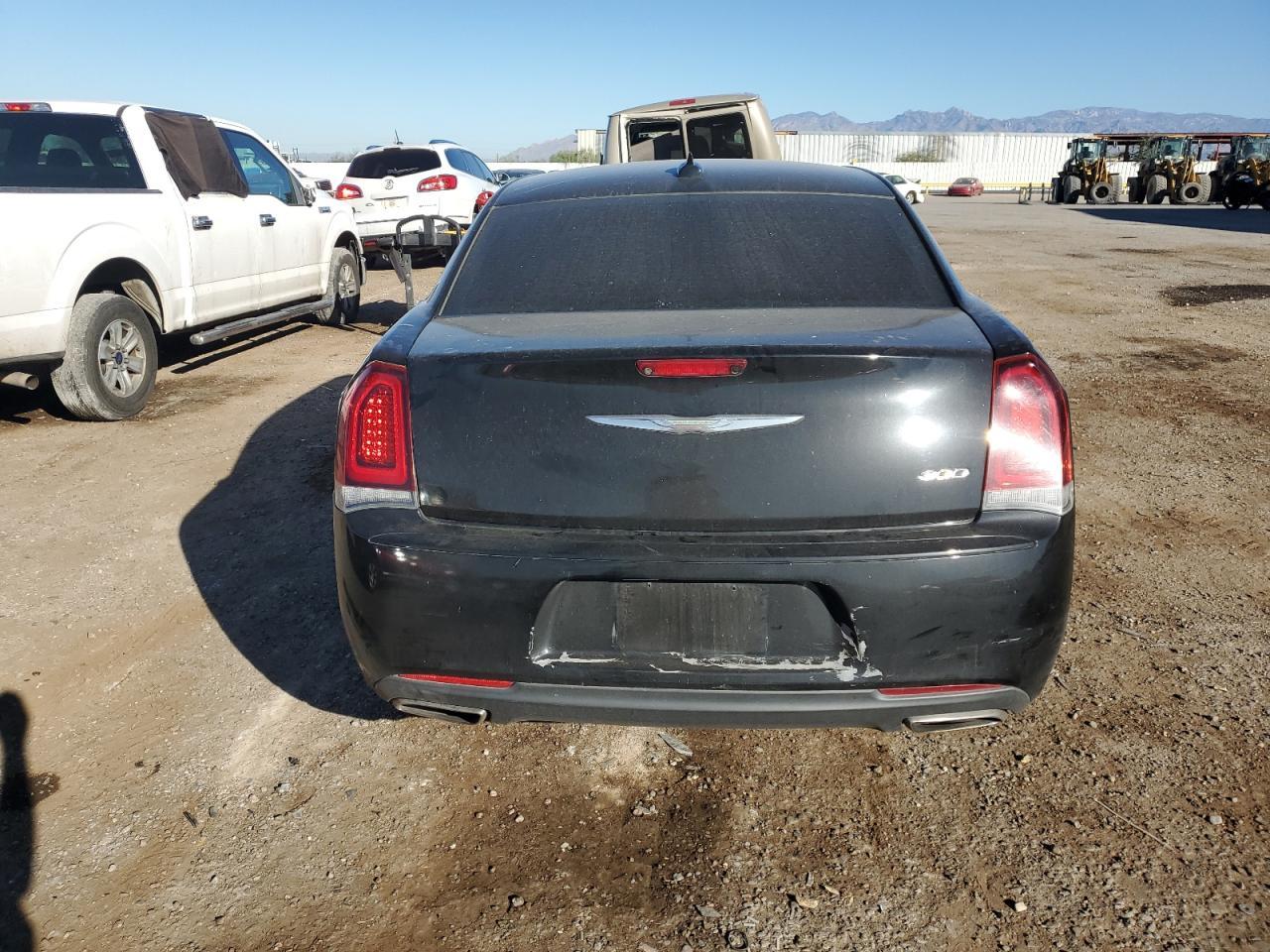 2019 Chrysler 300 Touring - Фото 6