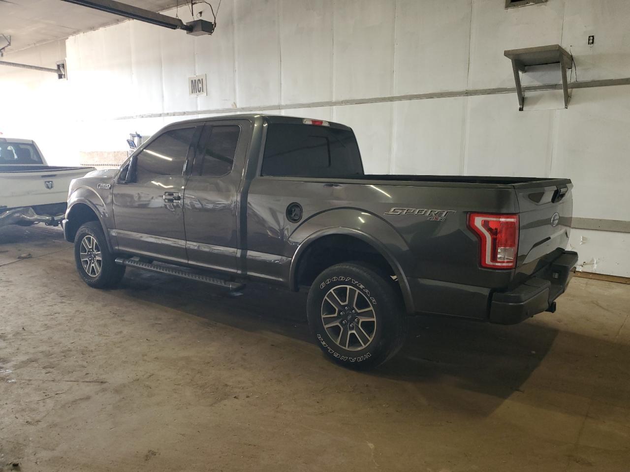 2015 Ford F150 Super Cab - Фото 2