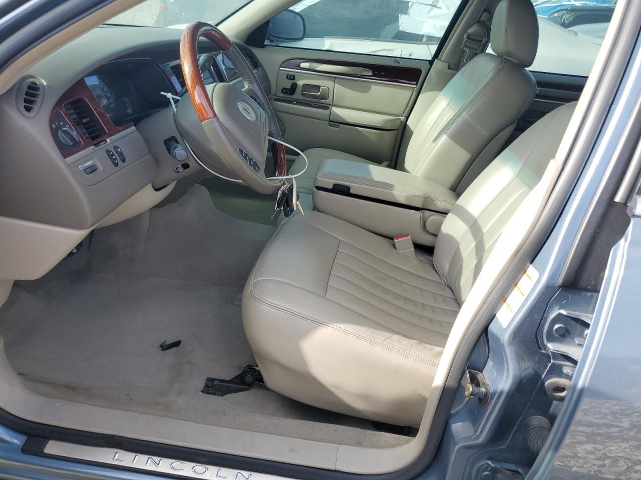 2003 Lincoln Town Car Signature - Фото 7
