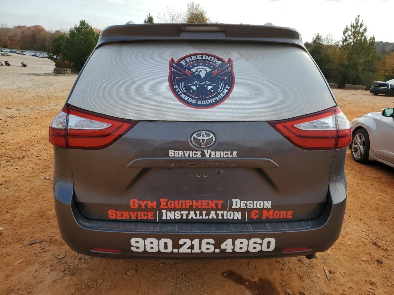 2017 Toyota Sienna Le - Фото 6